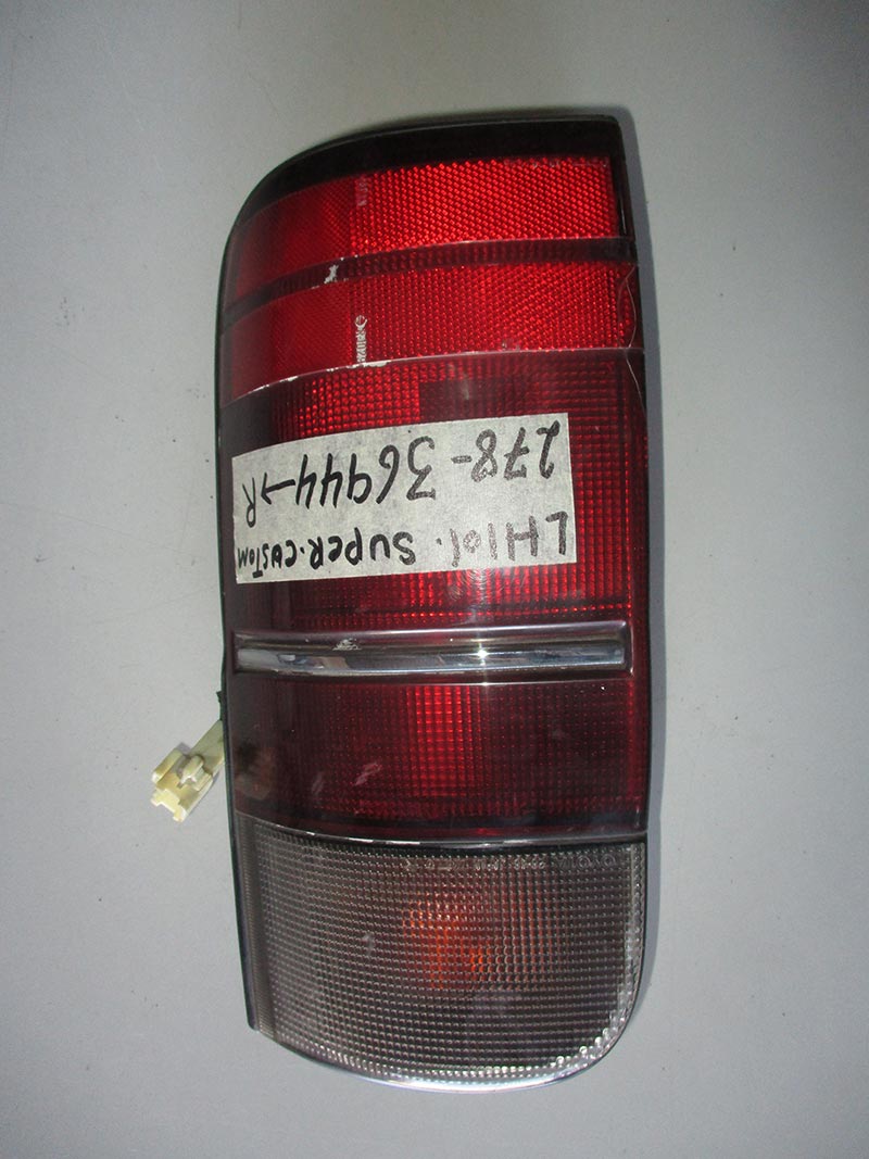 Used Toyota Hiace TAIL LAMP RIGHT